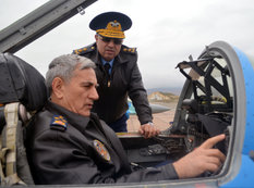 Türkiyənin ordu generalı Azərbaycanın hərbi aerodromlarında olub - FOTO