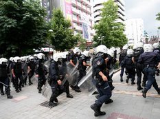 Ankarada qarşıdurma: polis etiraz aksiyasını dağıdır - YENİLƏNİB