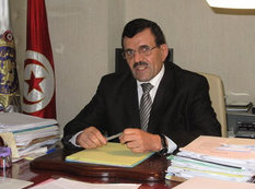 Tunisin baş naziri istefa verib