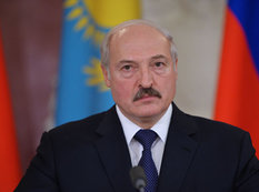 Lukaşenko Azərbaycanın tanınmış şairini medalla təltif etdi