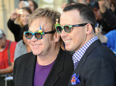 Elton Con ərə gedir