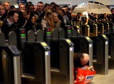 London metrosunda böyük tıxac yarandı - FOTO