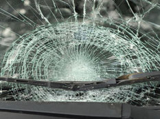 Avtomobil çuxura düşdü: sürücü yaralandı - VİDEO