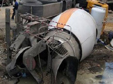 Bakıda betonqarışdıran maşın aşdı: sürücü öldü - YENİLƏNİB