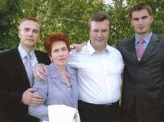 Yanukoviçin böyük oğlu qardaşının ölümündən danışdı