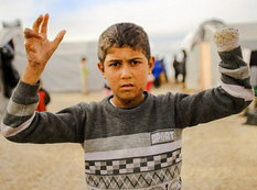 İŞİD uşaqları zorlayıb satır - FOTO