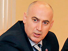 Yaşar Seyidov istefa verdi