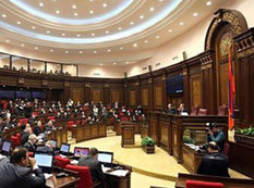 Yerevan Ermənistan-Türkiyə protokollarının parlamentdən geri çağırılmasını müzakirə edir