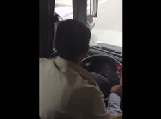 Bakıda avtobus sürücüsündən daha bir biabırçı hərəkət - VİDEO