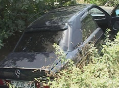 Azərbaycanda minik avtomobili xəndəyə yuvarlandı, sürücü yaralandı - FOTO
