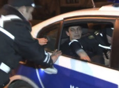 Bakıda özünü polis əməkdaşı kimi təqdim edən sərxoş sürücü saxlanıldı - VİDEO
