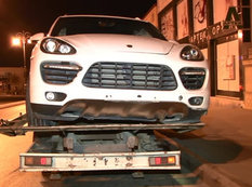 Bakıda toydan qayıdan sürücü qəza törətdi, &quot;Porsche&quot;ni qoyub qaçdı - FOTO