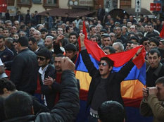 Ermənistan parlamentinin binası yanında etiraz aksiyası keçirilir