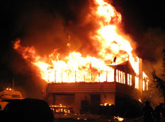 Saatlıda 5-otaqlı ev yandı