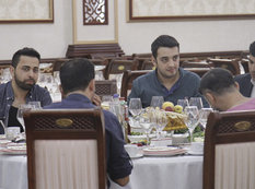 Azərbaycanlı müğənni şəxsi restoranında iftar süfrəsi verdi - FOTO