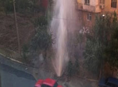 Bakının mərkəzində su fontan vurdu - FOTO