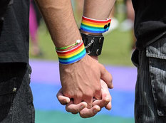 Sloveniyada homoseksuallara evlənmək icazəsi verildi