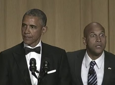 Barak Obama tərcüməçisi ilə şok yaratdı - VİDEO