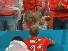 Argentinalılar Robbenin oğlunu belə ağlatdılar - VİDEO