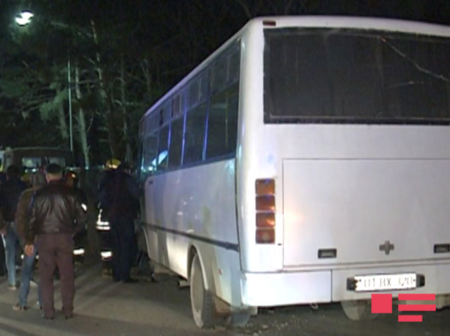 Bakıda avtobus qəzası, yaralılar var - YENİLƏNİB - FOTO