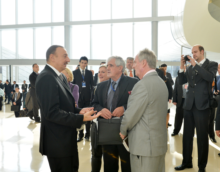 Prezident İlham Əliyev: "Azərbaycan siyasətinin təməlində və mərkəzində Azərbaycan vətəndaşı, onun problemləri, qayğıları, təhlükəsizliyi və rifahı dayanır" - YENİLƏNİB - FOTO