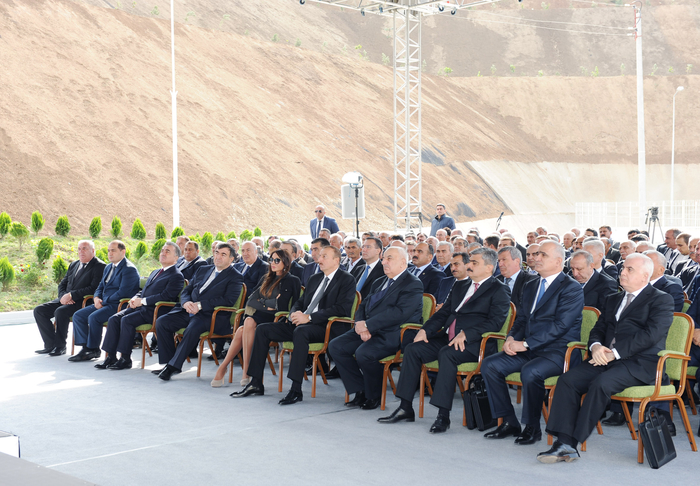 Prezident İlham Əliyev və xanımı Mehriban Əliyeva Taxtakörpü su anbarı, su elektrik stansiyası və Taxtakörpü-Ceyranbatan su kanalının açılışında iştirak ediblər - YENİLƏNİB - FOTO