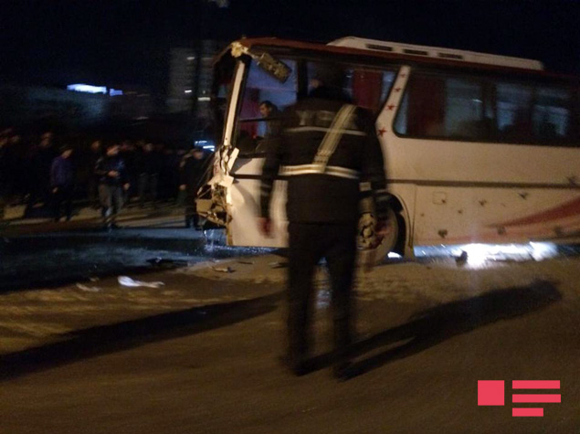 Bakıda iki sərnişin avtobusu toqquşdu - FOTO