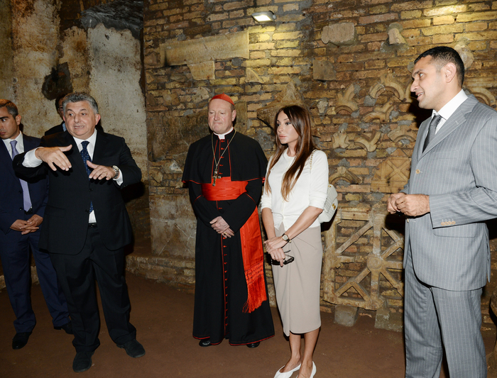 Azərbaycanın birinci xanımı Mehriban Əliyeva Vatikanda Piyo-Klementino muzeyi ilə tanış olub və Roma şəhərinin meri ilə görüşüb - YENİLƏNİB - FOTO