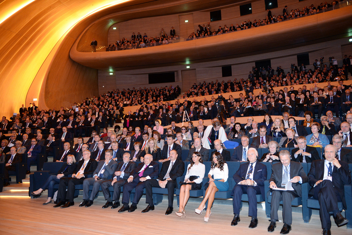 Prezident İlham Əliyev: "Azərbaycan siyasətinin təməlində və mərkəzində Azərbaycan vətəndaşı, onun problemləri, qayğıları, təhlükəsizliyi və rifahı dayanır" - YENİLƏNİB - FOTO