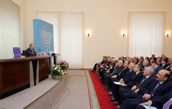 Azərbaycanın bəzi icra başçıları mükafatlandırıldı - FOTO