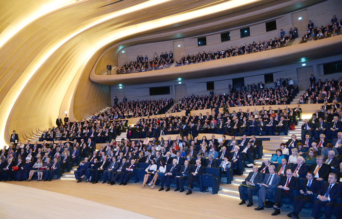 Prezident İlham Əliyev: "Azərbaycan siyasətinin təməlində və mərkəzində Azərbaycan vətəndaşı, onun problemləri, qayğıları, təhlükəsizliyi və rifahı dayanır" - YENİLƏNİB - FOTO