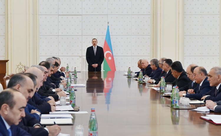 Prezident İlham Əliyev: "Nə neftin qiymətinin düşməsi, nə böhranlar, nə yaxınlıqda baş verən qanlı toqquşmalar bizim sürətli inkişafımıza təsir edə bilməz" - YENİLƏNİB - FOTO