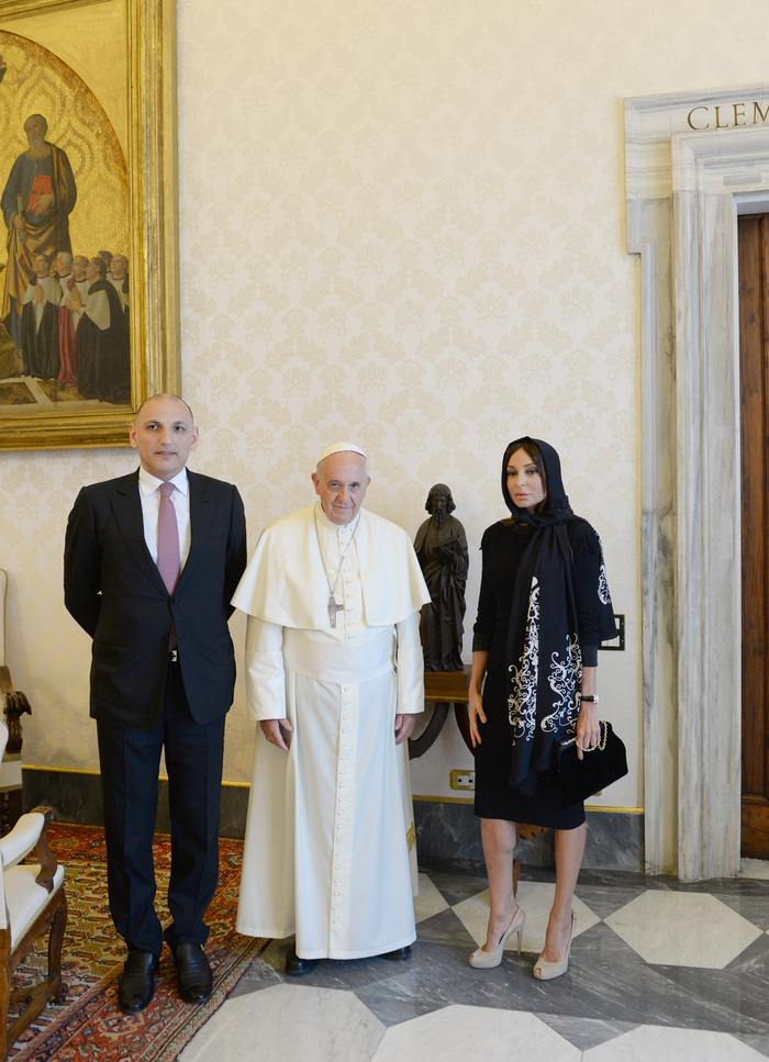 Azərbaycanın birinci xanımı Mehriban Əliyeva Vatikanda Piyo-Klementino muzeyi ilə tanış olub və Roma şəhərinin meri ilə görüşüb - YENİLƏNİB - FOTO