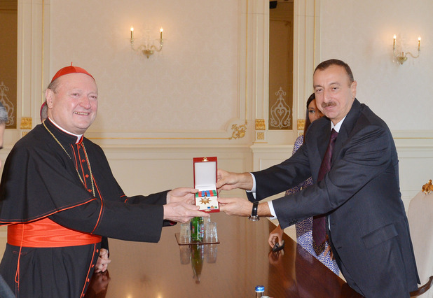 Prezident İlham Əliyev "Medalla Sede Vacante" medalına layiq görüldü - FOTO