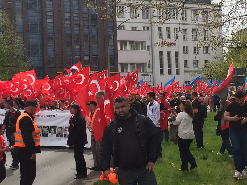 Berlin belə qırmızı etiraz görməmişdi - FOTO