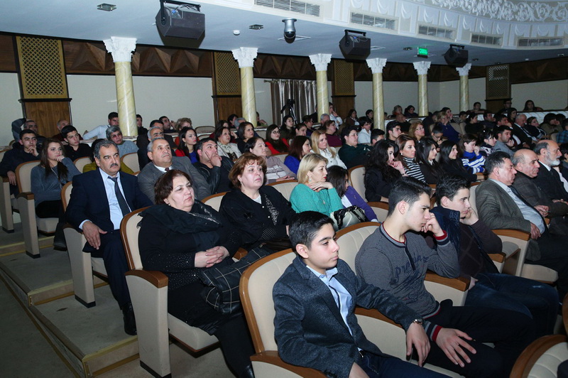 "Burdan min atlı keçdi" tamaşası nümayiş olunub - FOTO