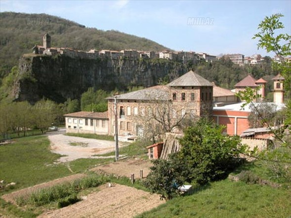 Uçurum kənarında yaşayanlar - FOTO