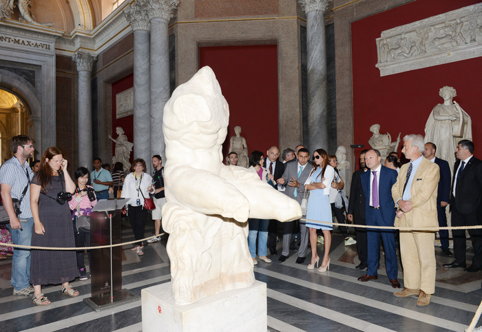 Azərbaycanın birinci xanımı Mehriban Əliyeva Vatikanda Piyo-Klementino muzeyi ilə tanış olub və Roma şəhərinin meri ilə görüşüb - YENİLƏNİB - FOTO