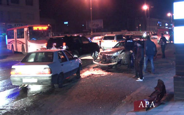 Bakıda qəza törədən "Opel" yandı - YENİLƏNİB - FOTO