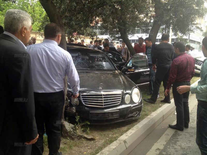 Bakıda işıqforun "zarafat"ı üç maşını parçaladı - FOTO