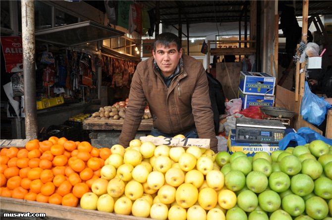 GMO məhsullar bazarlarda at oynadır - FOTO