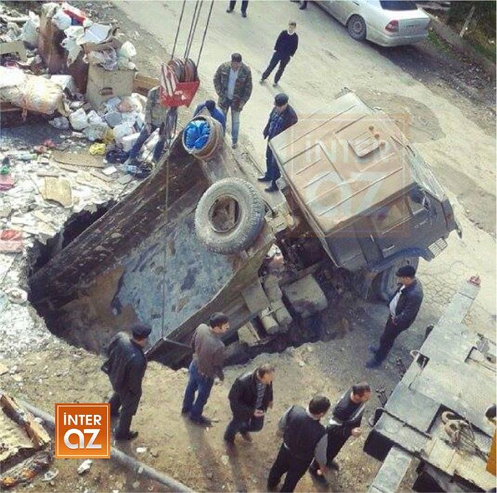 Bakıda "KamAZ"ı yol uddu: itki var - FOTO