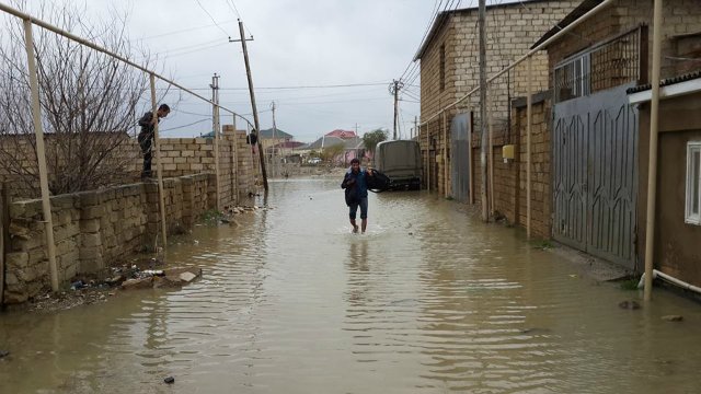 Yağış Bakının ayıbını açdı - FOTO