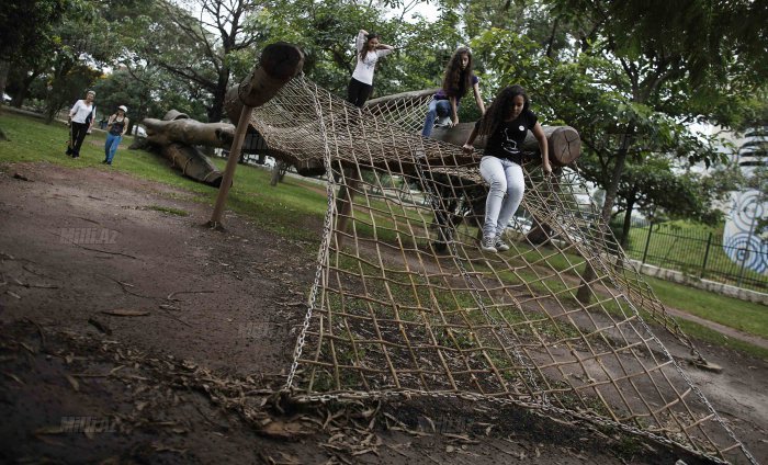 Park üçün ağacdan mebel - FOTO