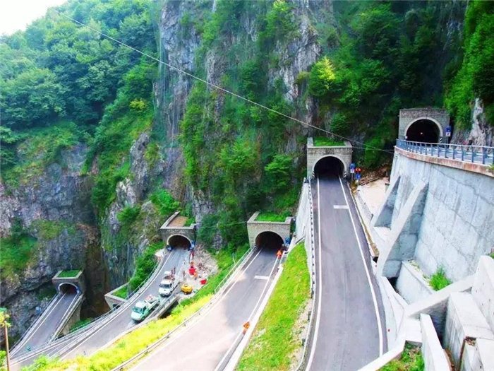 Dünyanın ən gözəl yolları - FOTO