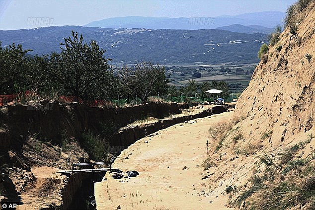 İsgəndərin anasının məzarı tapıldı - FOTOSESSİYA