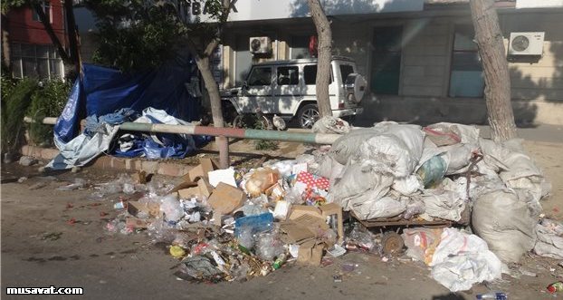 Bakının böyük bazarı zibillik içində batır - FOTO