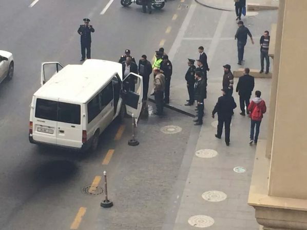 Bakıda məşhur otelin qarşısında gərgin anlar - FOTO