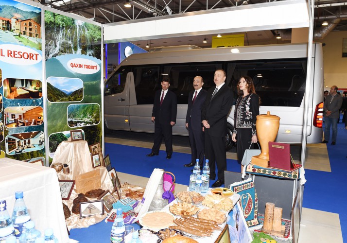 Prezident İlham Əliyev və xanımı Mehriban Əliyeva "AITF-2015" XIV Azərbaycan Beynəlxalq turizm və səyahətlər sərgisi ilə tanış olublar - YENİLƏNİB - FOTO