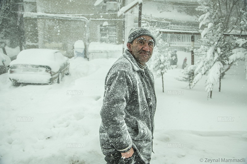 Gənclər şəhəri ağ libas geyindi - FOTOSESSİYA